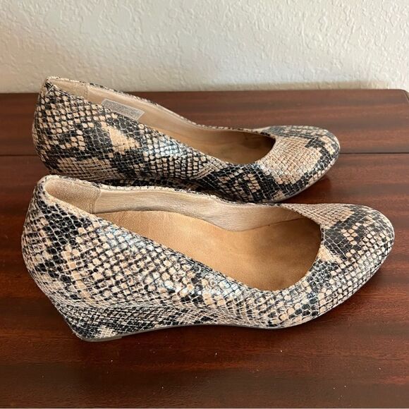 Vionic Snakeskin Pattern Wedges - Picture 3 of 9